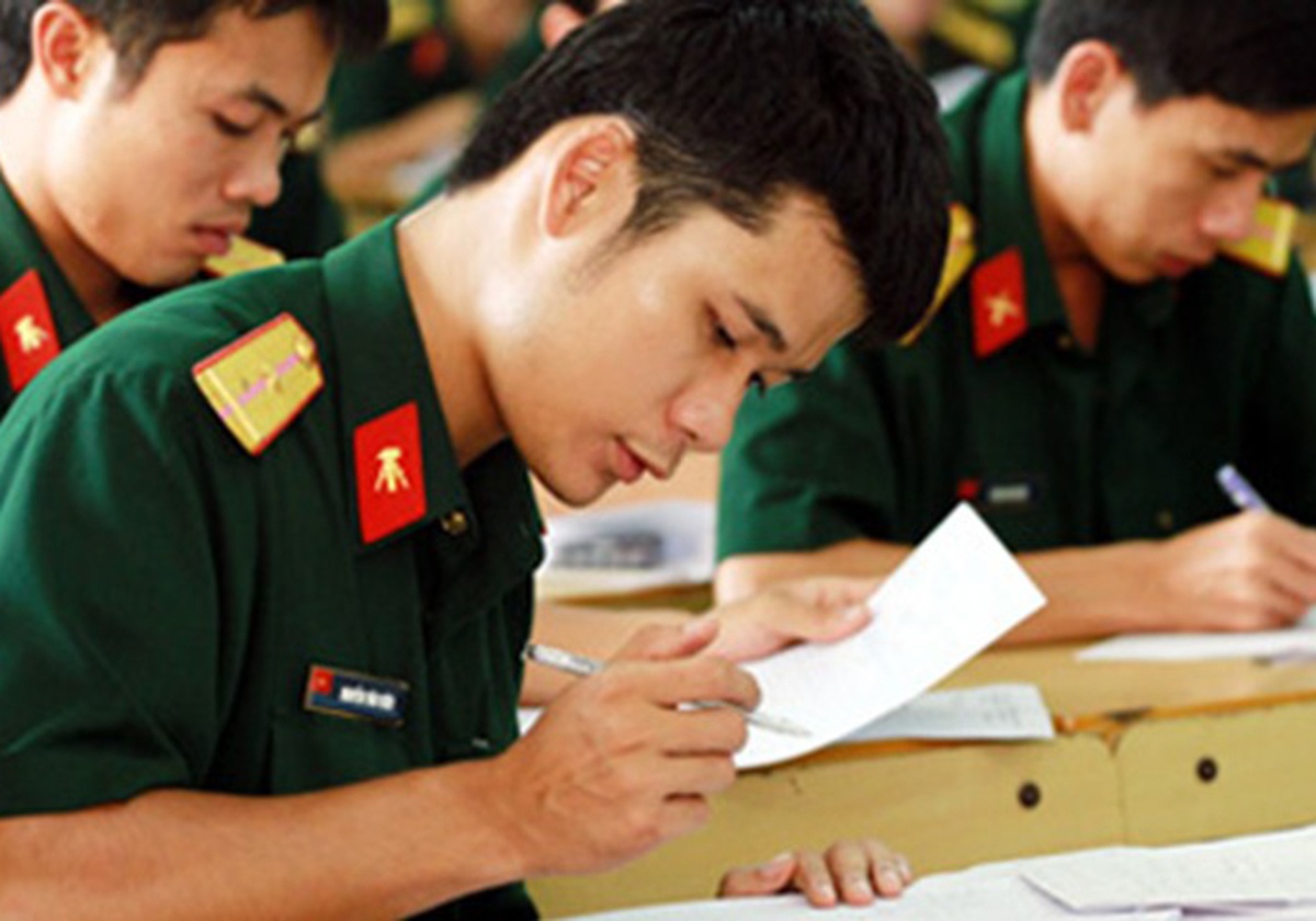 Cac truong khoi quan su ha diem chuan nguyen vong bo sung hinh anh