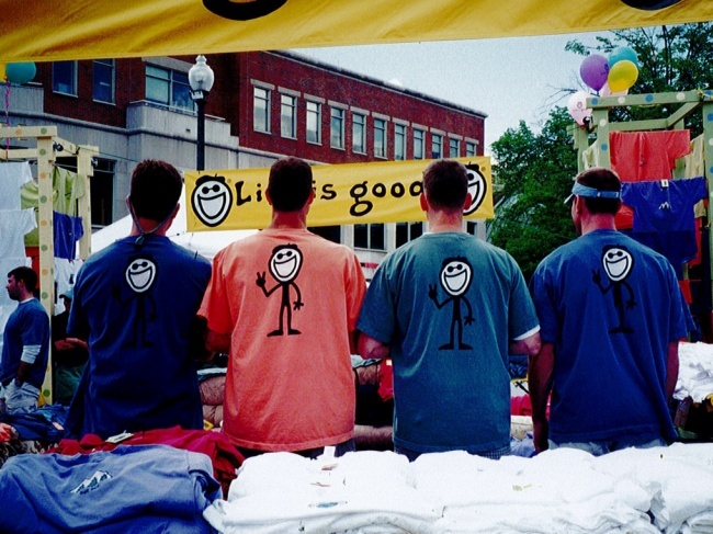 Hai chang trai xay dung cong ty 100 trieu do anh 2