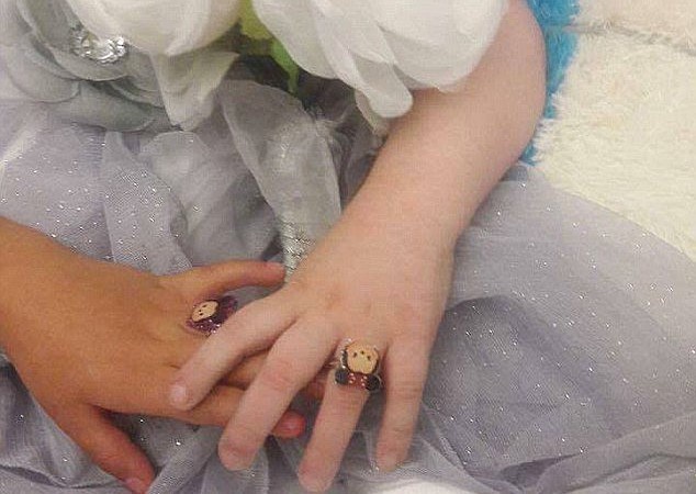 cô bé kết hôn trước khi qua đời ảnh 2 co be ket hon truoc khi qua doi anh 2