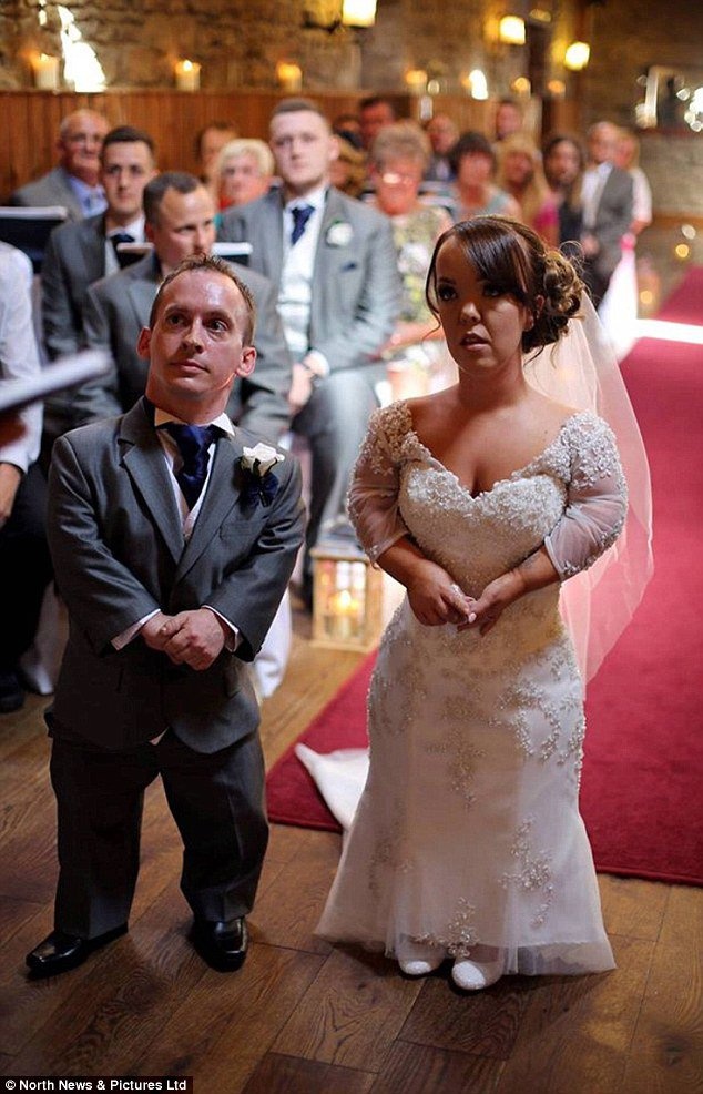 dam cuoi cua cap doi lun anh 1