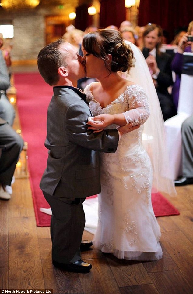 dam cuoi cua cap doi lun anh 8