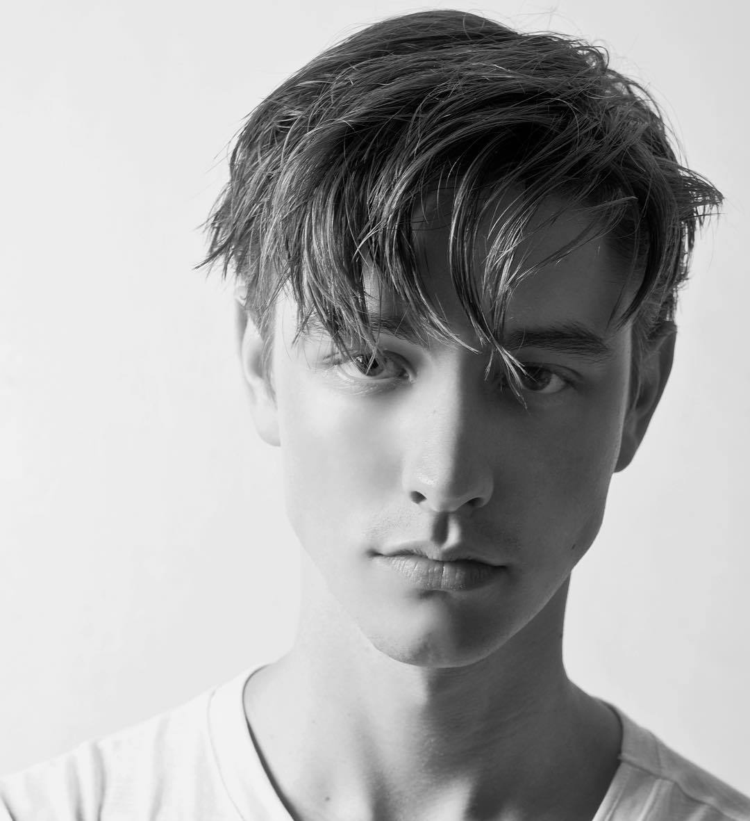 nguoi mau Tay dien trai anh 2