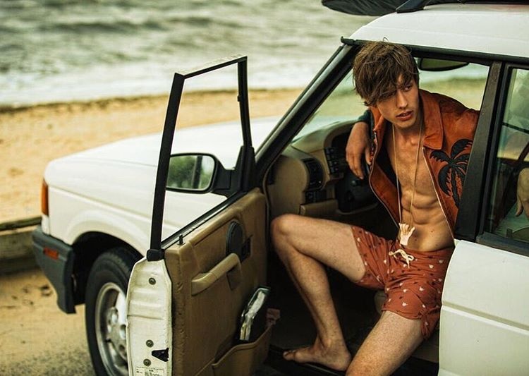 nguoi mau Tay dien trai anh 8