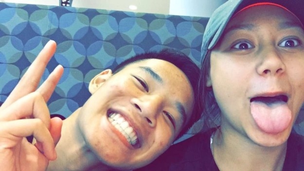 chang trai doi quan voi ban gai anh 2