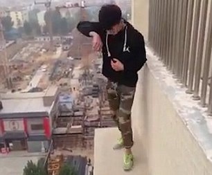 chàng trai nhảy trên tầng 22 ảnh 1 chang trai nhay tren tang 22 anh 1