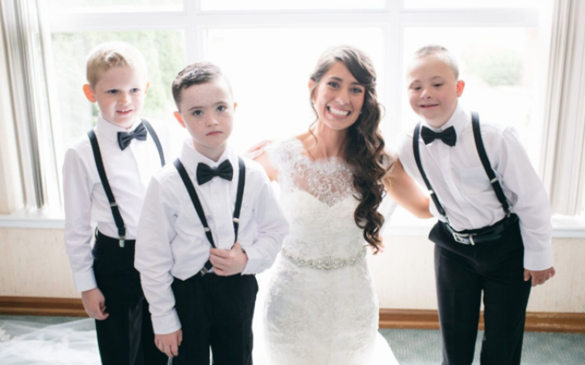 co giao moi hoc tro bi benh down den du le cuoi anh 1