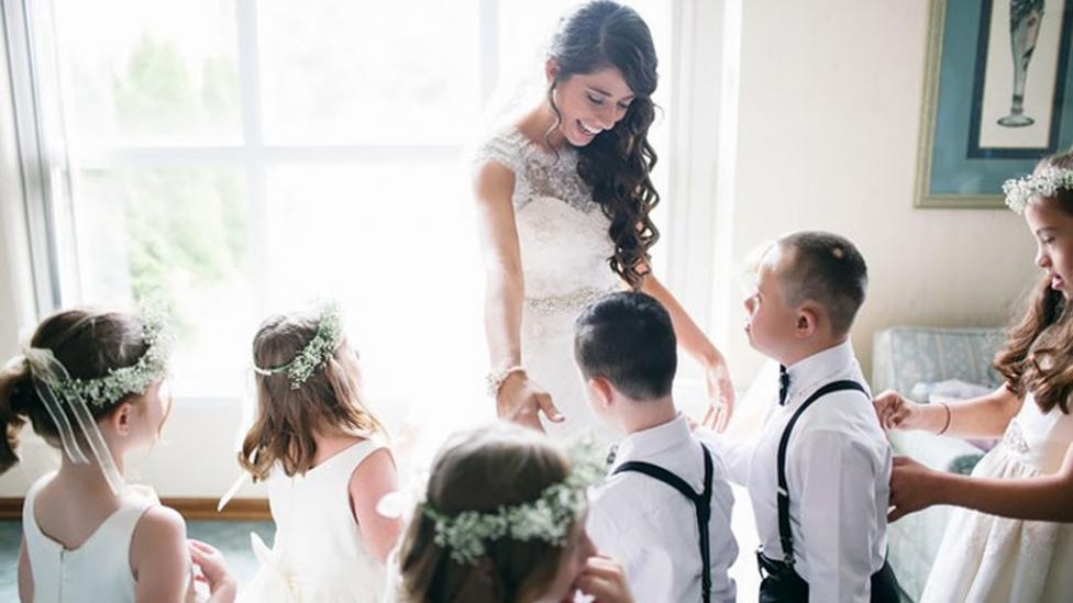 co giao moi hoc tro bi benh down den du le cuoi anh 2