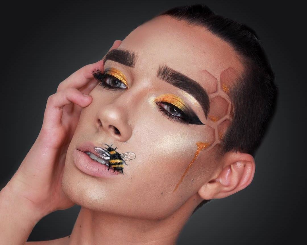 Chang trai noi tieng voi tai trang diem nhu con gai hinh anh