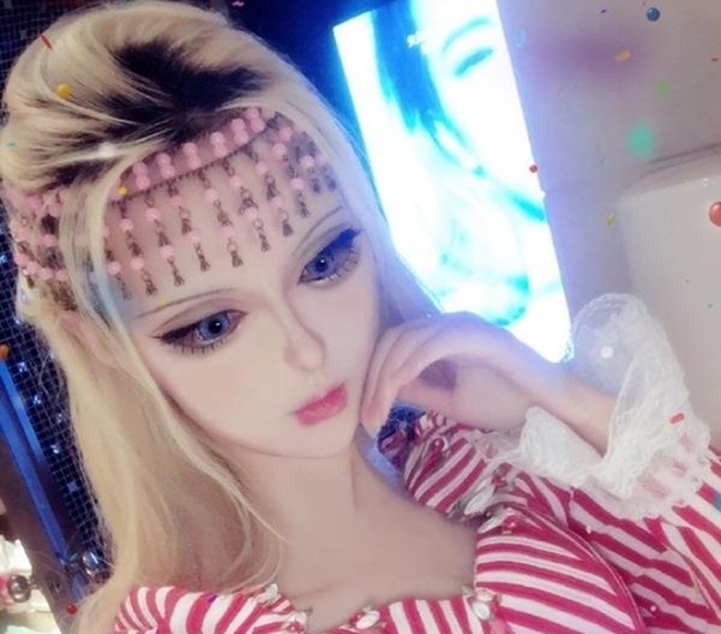 co gai giong bup be Barbie anh 3