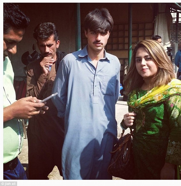 Hot boy ban tra anh 2