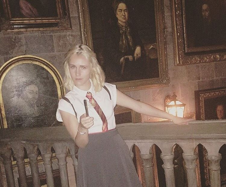 co gai giong Emma Watson anh 7