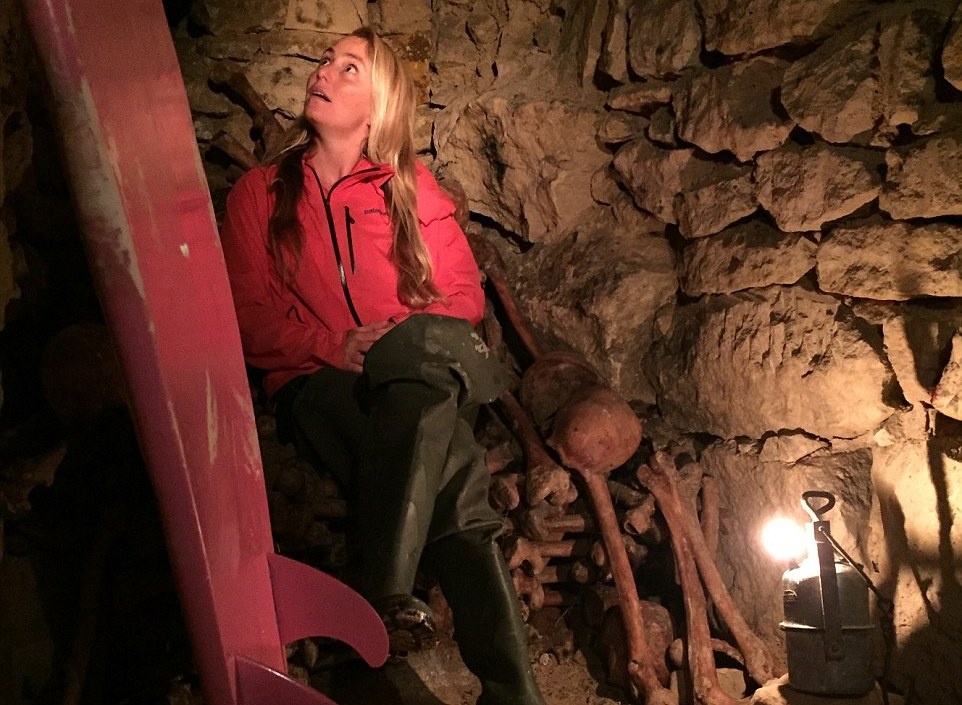 co gai boi tren xuong anh 9