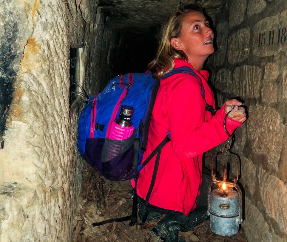 co gai boi tren xuong anh 2