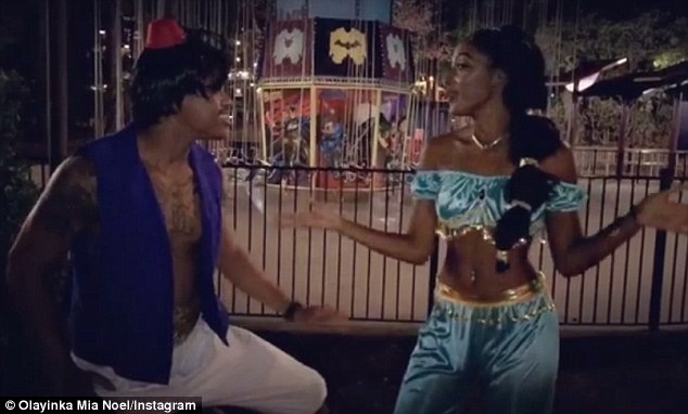 Olayinka cung ban trai the hien ca khuc 