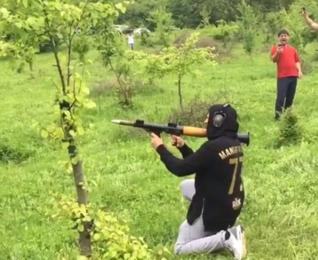 Hoi con nha giau Nga the hien kha nang ban sung hinh anh