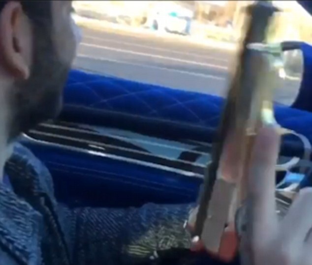 Thieu gia khoe sung vang khi lai sieu xe hinh anh