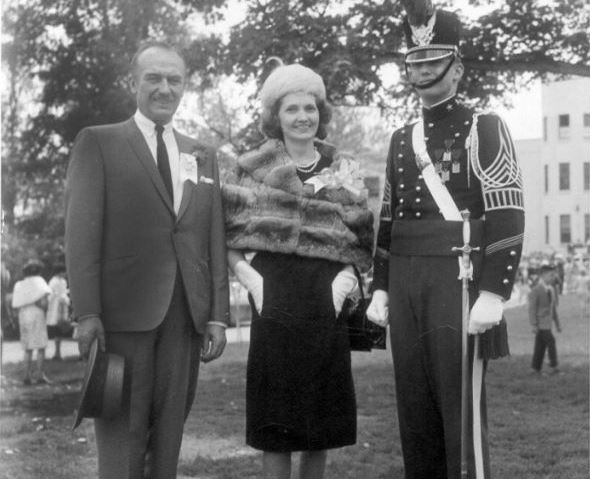 Donald Trump thoi tre anh 3