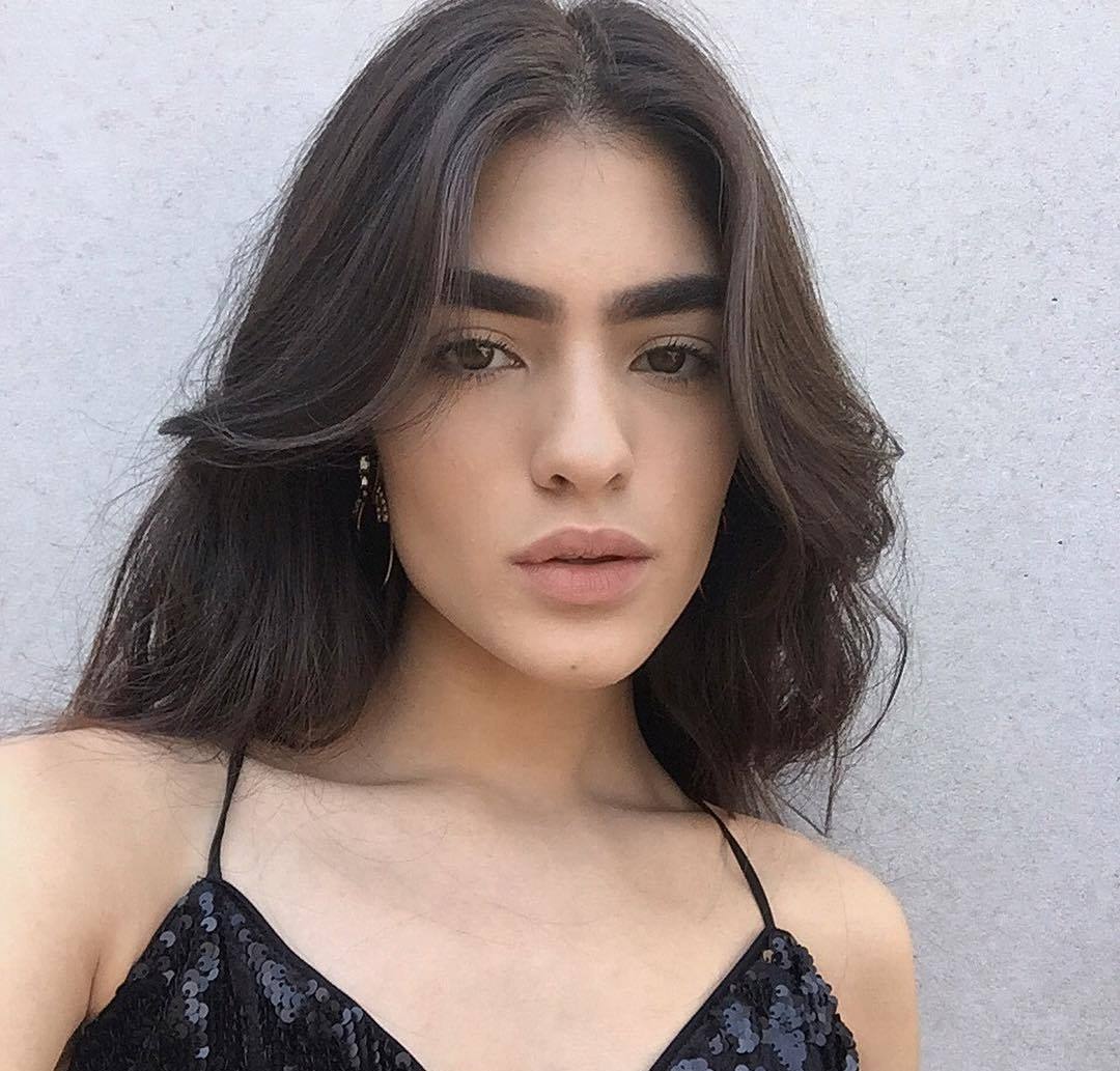 co gai co long may day anh 1