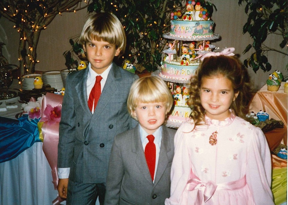 con cua Donald Trump hoi nho anh 8