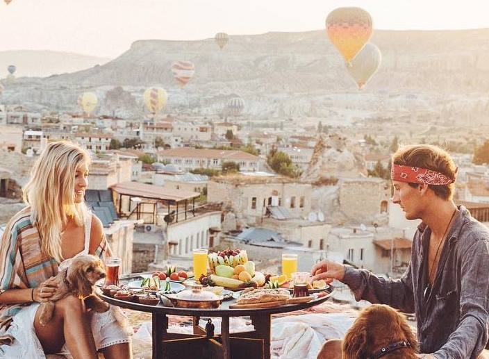 Doi tre co cuoc song giau sang nho du lich khap the gioi hinh anh