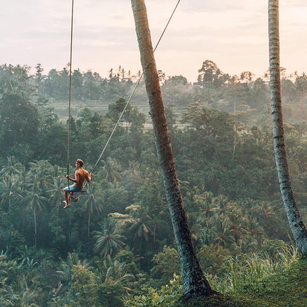 cap doi kiem tien khi du lich anh 14