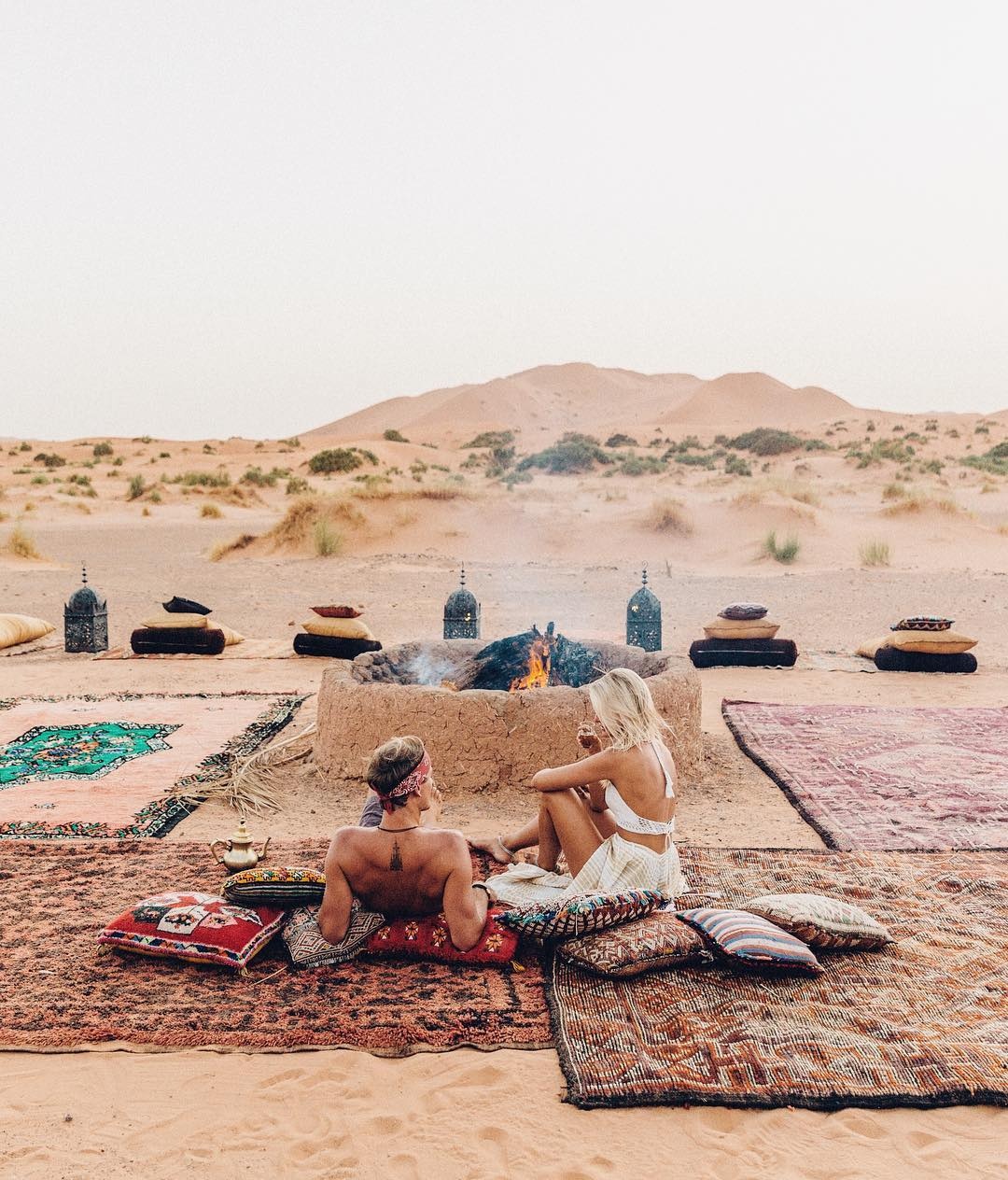 cap doi kiem tien khi du lich anh 9