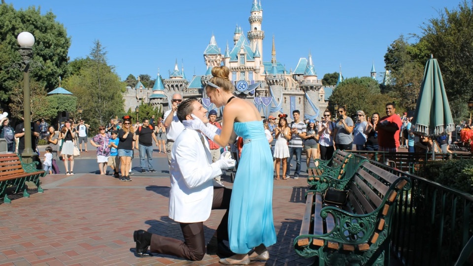 chang trai hoa thanh hoang tu cau hon ban gai anh 2