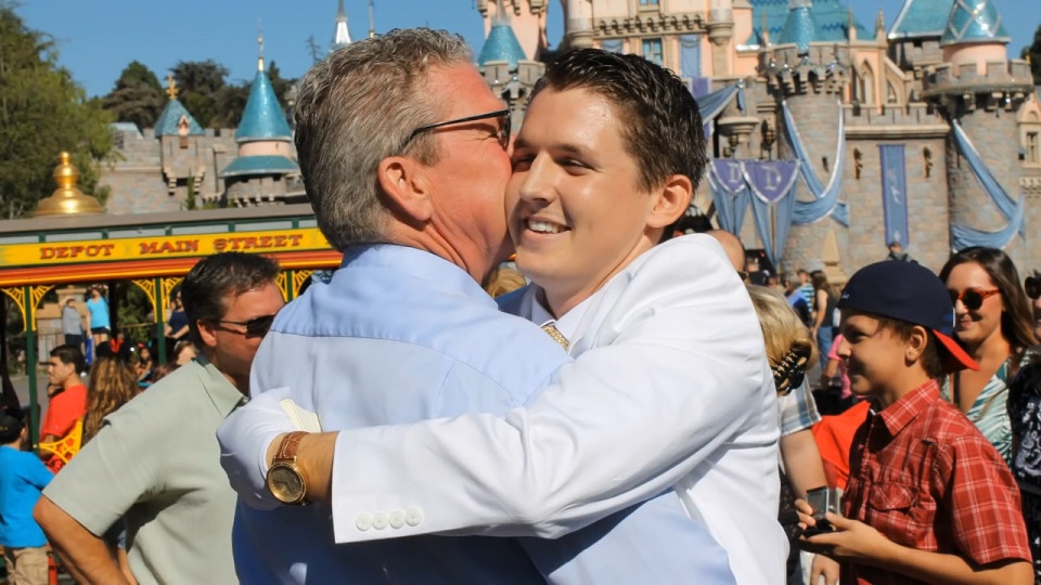 chang trai hoa thanh hoang tu cau hon ban gai anh 7