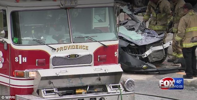 chàng trai live stream khi lái xe ảnh 1 chang trai live stream khi lai xe anh 1