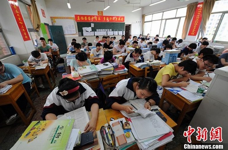 hoc sinh luoi van dong anh 2