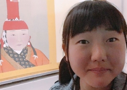 Co gai bat ngo noi tieng vi giong hoang hau thoi xua hinh anh