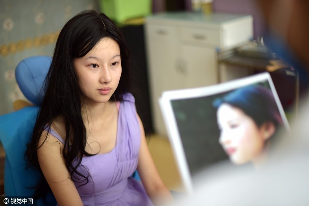 co gai phau thuat giong Luu Diec Phi anh 1