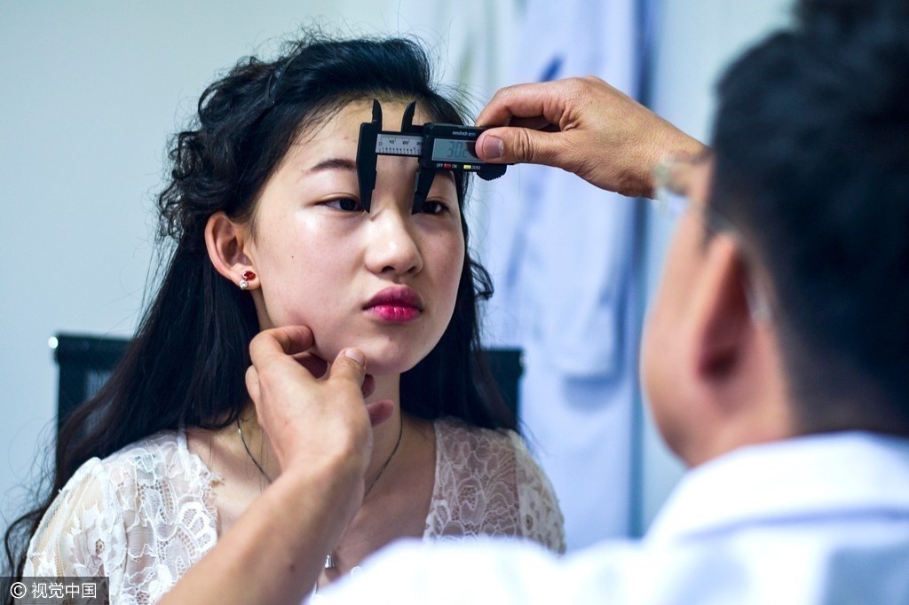 co gai phau thuat giong Luu Diec Phi anh 3