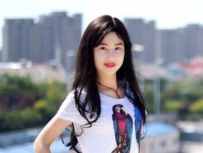 Co gai quyet tam phau thuat tham my giong Luu Diec Phi hinh anh