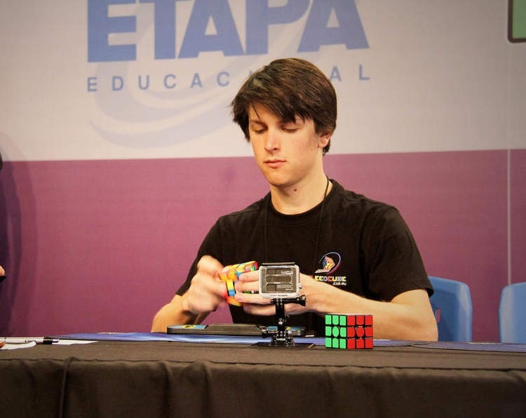 Nam sinh thiet lap ki luc xep khoi rubic trong vong 4.73 giay hinh anh