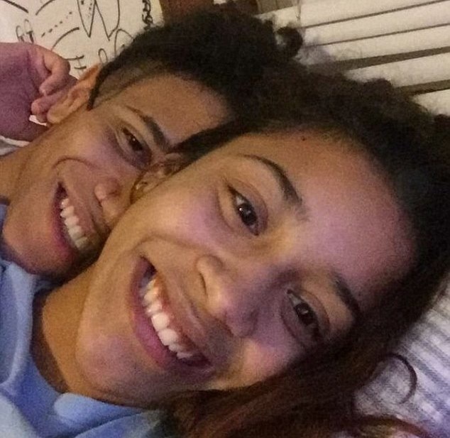 cặp đôi giống nhau ảnh 1 cap doi giong nhau anh 1