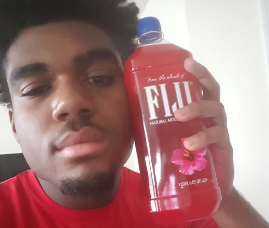 Nam sinh bong noi tieng vi thoi quen 'co mot khong hai' hinh anh