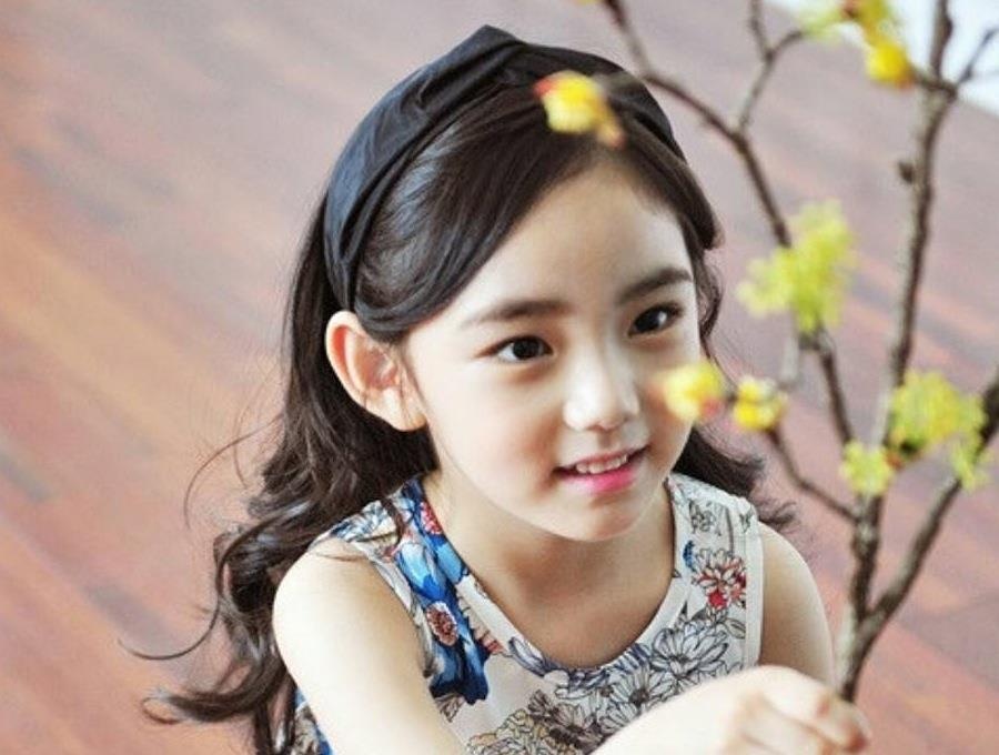 Co be 6 tuoi duoc khen xinh dep nhat the gioi hinh anh