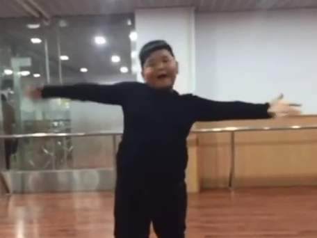 Cau be map nguoi Trung Quoc nhay nhot hinh anh