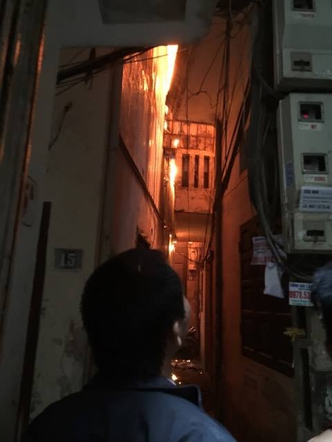 Thiếu nữ phóng hỏa đốt nhà ở Bạch Mai ảnh 1 Thieu nu phong hoa dot nha o Bach Mai anh 1