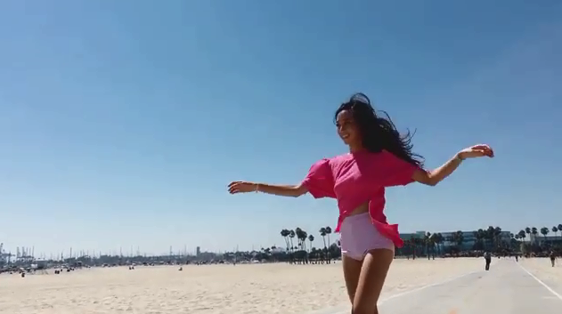 Ko Hyojoo uyen chuyen tren chiec van truot hinh anh