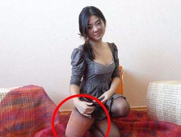 Su that ve buc anh co gai co 3 chan hinh anh