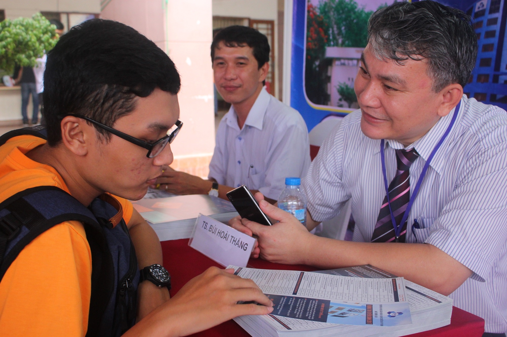 DH Y khoa Pham Ngoc Thach lan dau xet tuyen nganh Duoc hinh anh