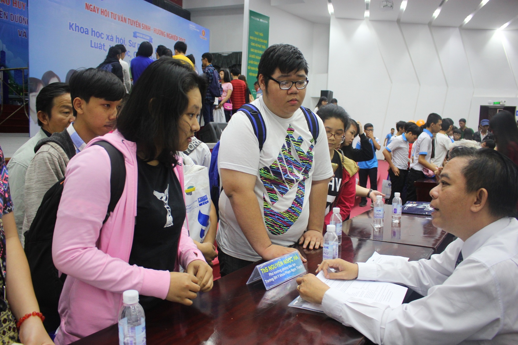 ngay hoi tu van tuyen sinh 2017,  khoi nganh y - duoc,  DH Y khoa Pham Ngoc Thach anh 2
