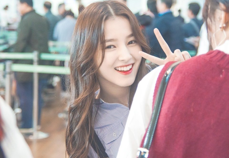 nhan sắc cô gái náo loạn phố đi bộ ảnh 1 nhan sac co gai nao loan pho di bo anh 1