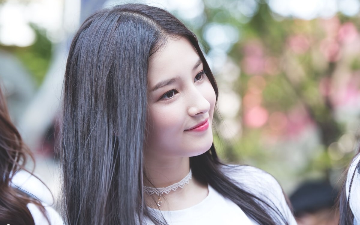 nhan sắc cô gái náo loạn phố đi bộ ảnh 9 nhan sac co gai nao loan pho di bo anh 9