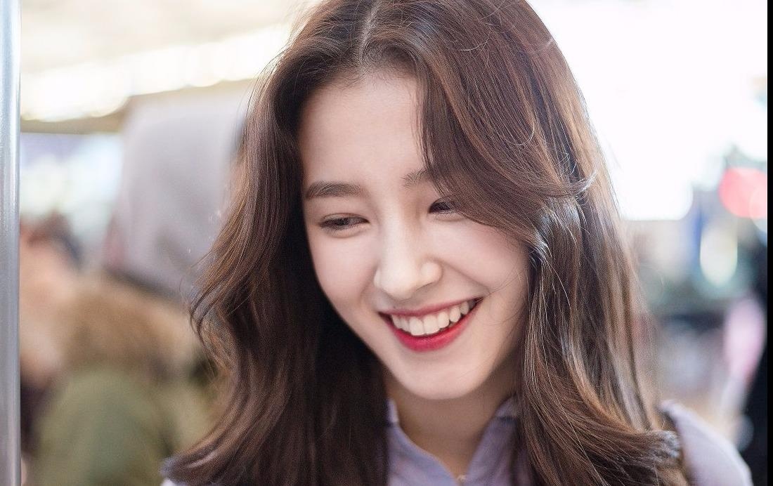 Nhan sac cua 'bong hong lai' noi bat tai pho di bo hinh anh