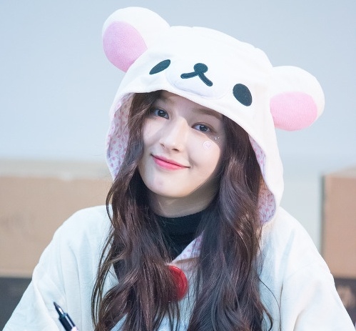 nhan sắc cô gái náo loạn phố đi bộ ảnh 6 nhan sac co gai nao loan pho di bo anh 6