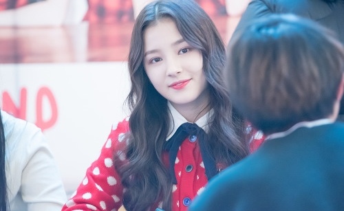 nhan sắc cô gái náo loạn phố đi bộ ảnh 7 nhan sac co gai nao loan pho di bo anh 7