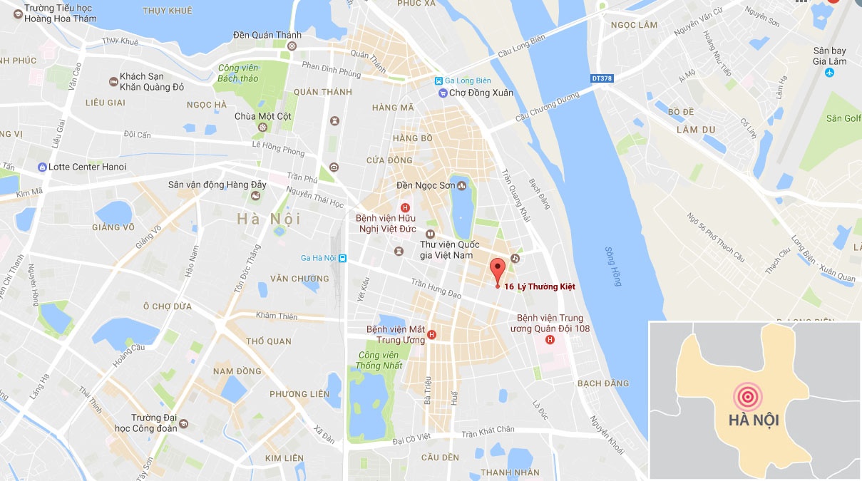 Cây cổ thụ bật gốc đè bẹp ôtô giữa phố ảnh 2 Cay co thu bat goc de bep oto giua pho anh 2